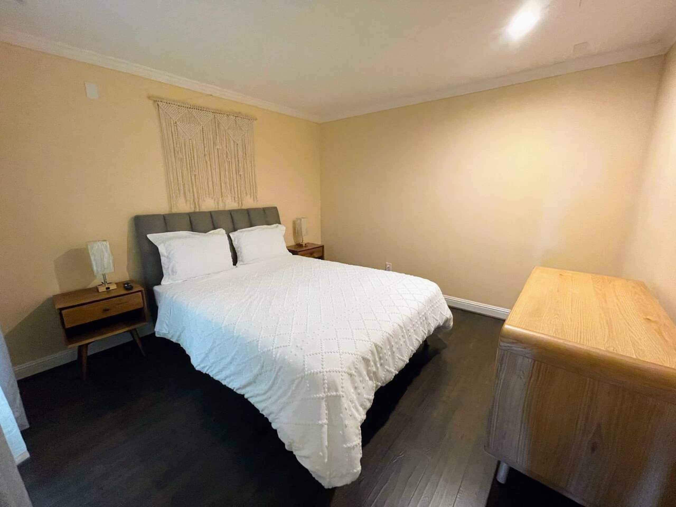 Condo in San Francisco · ★4.84 · 2 bedrooms · 3 beds · 1 bath - Image 6