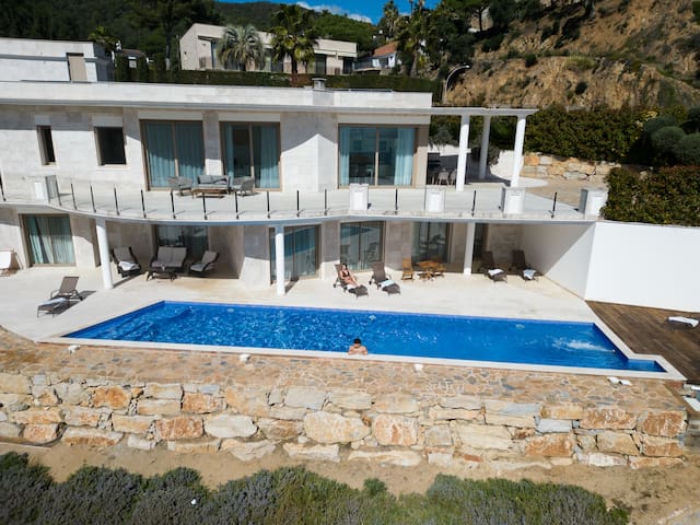 Prívate beach, Warm swimming pool and sauna gallery image 2