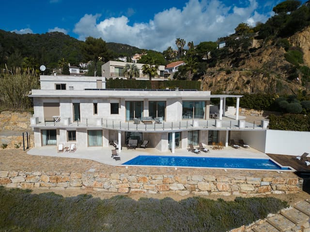 Prívate beach, Warm swimming pool and sauna gallery image 4