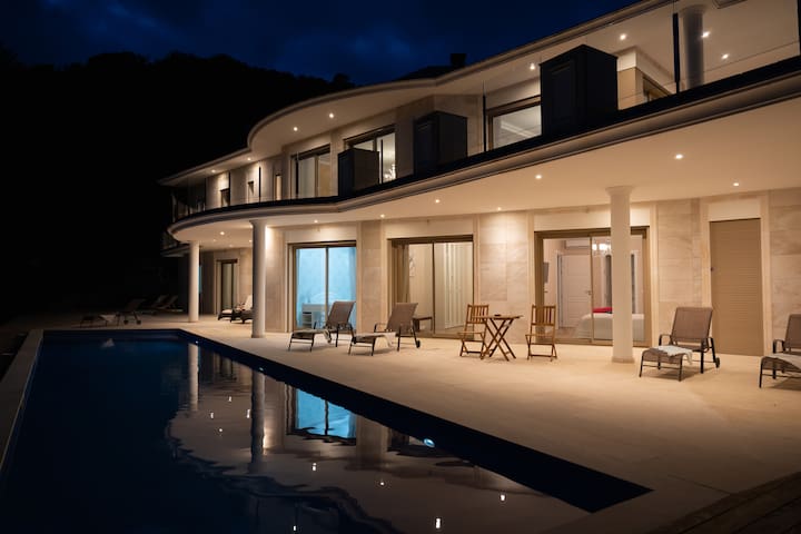 Prívate beach, Warm swimming pool and sauna gallery image 3