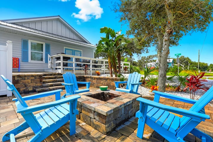 2-min Walk To Beach | Hot Tub, Fire Pit & Deck - Vilano Beach