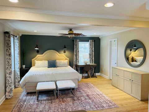 Hidden Oasis: 3 BR 2BA House-Pet friendly-4 TVs