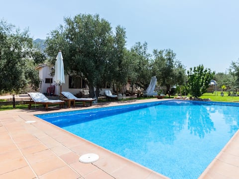 Charming farmhouse, garden, pool and wifi