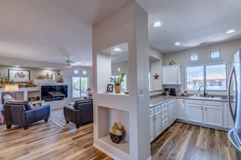 Desert Dream Condo | Mountain Views | Peaceful
