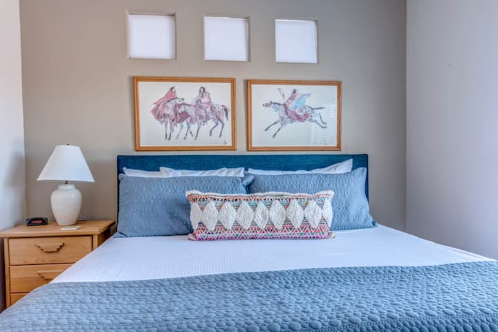 King Size Casper Nova Hybrid mattress....COMFORTABLE!