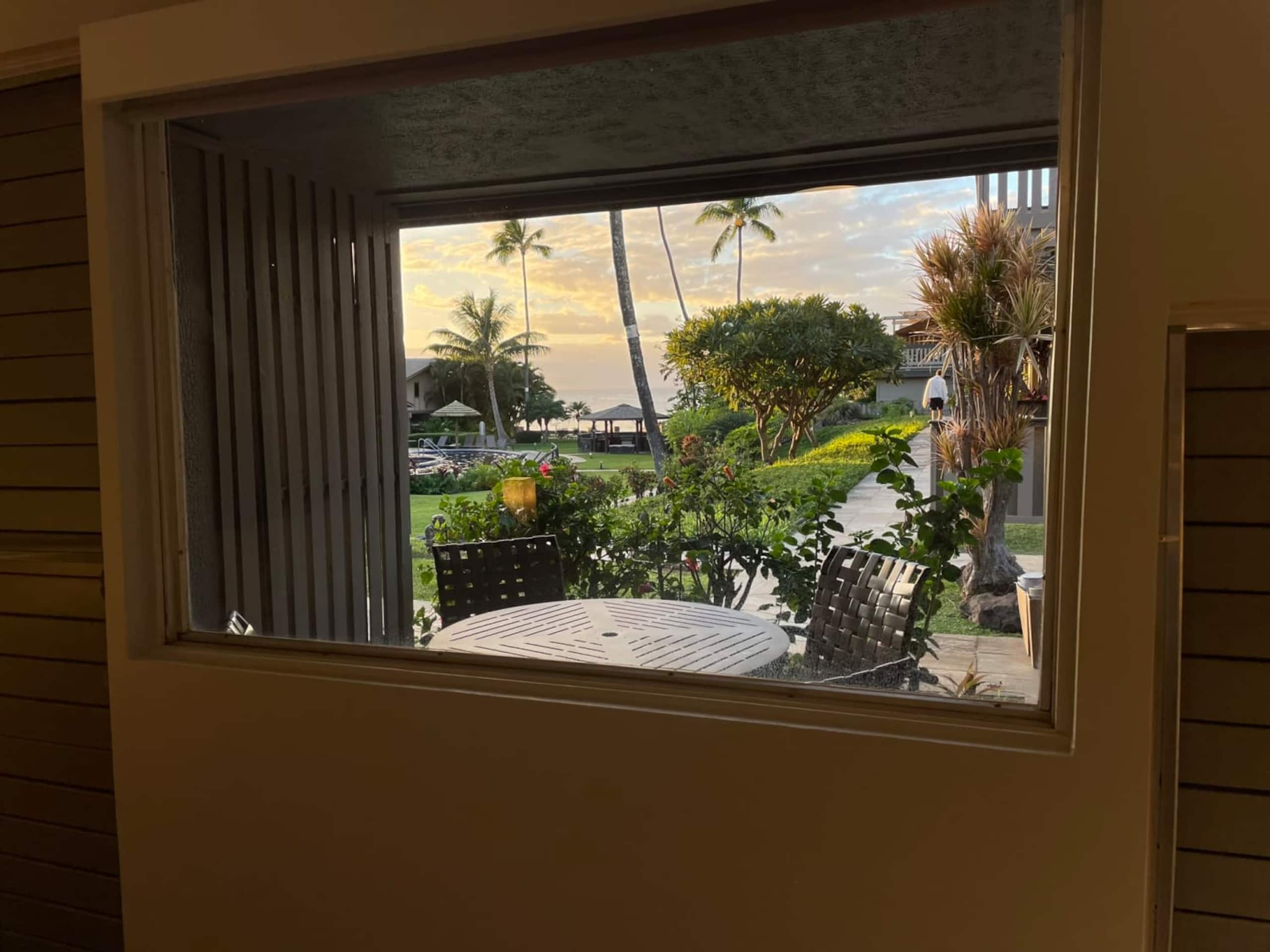 Condo in Lahaina · ★4.94 · 1 bedroom · 2 beds · 1 private bath - Image 9