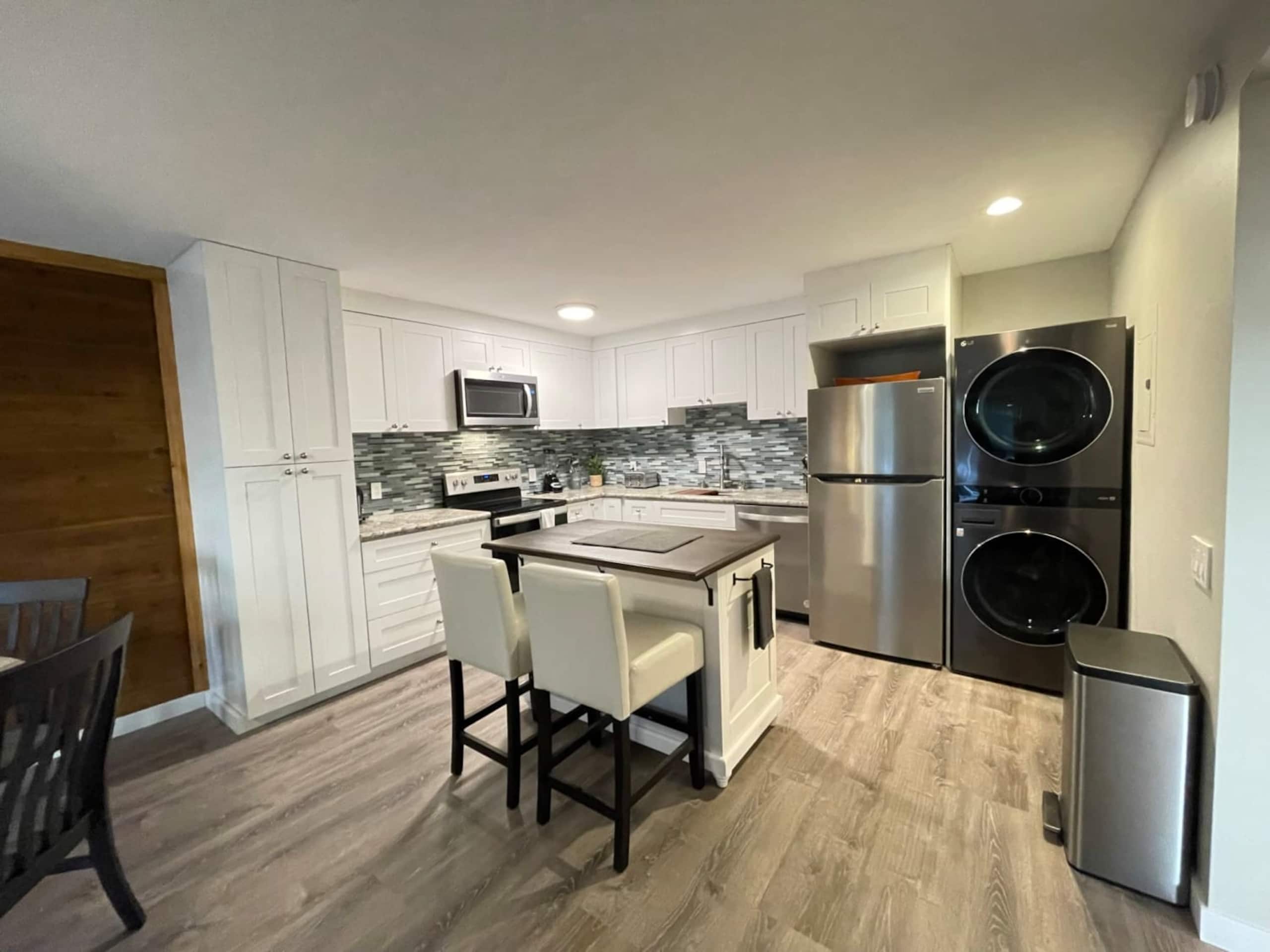 Condo in Lahaina · ★4.94 · 1 bedroom · 2 beds · 1 private bath - Image 11