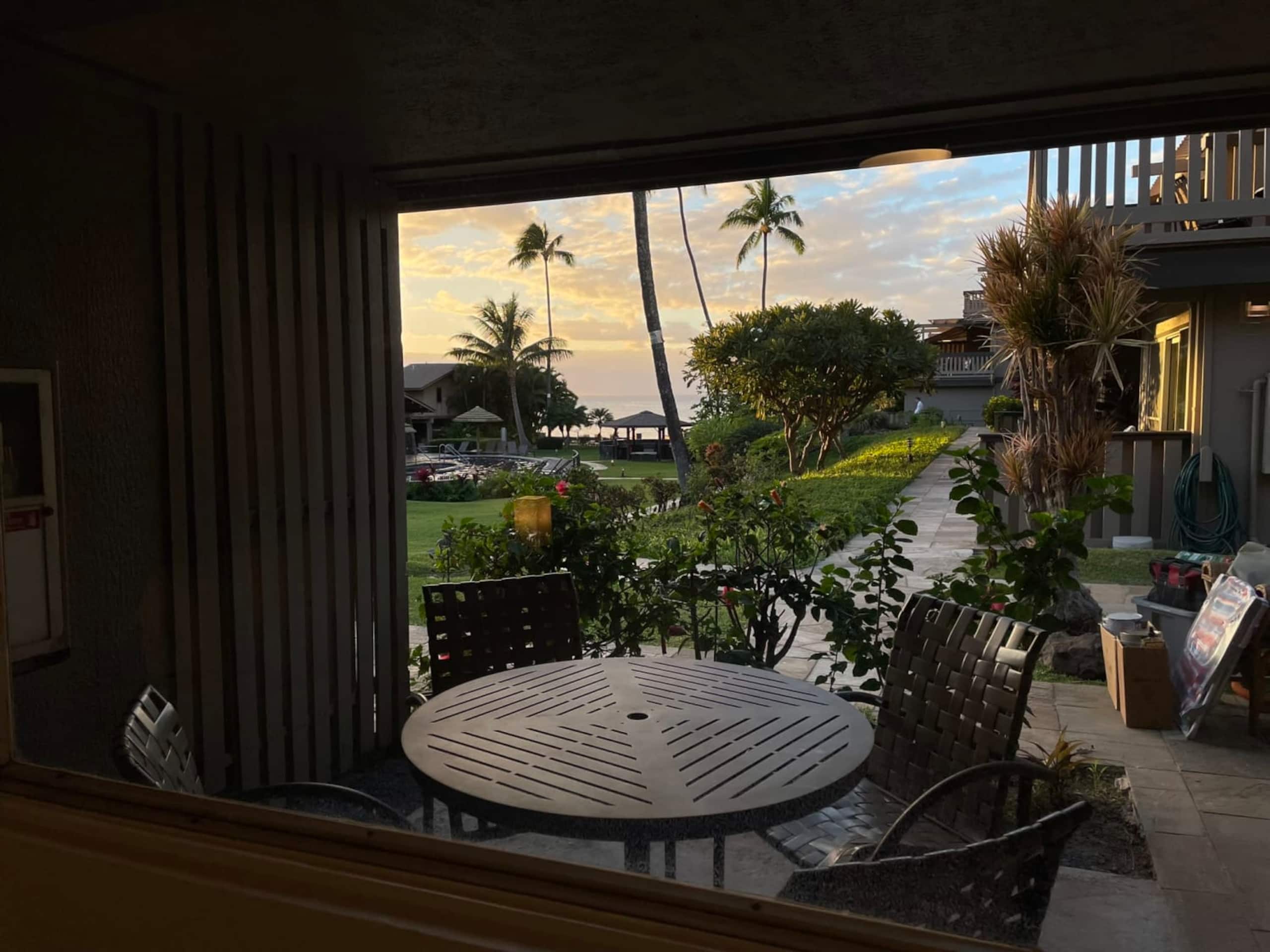 Condo in Lahaina · ★4.94 · 1 bedroom · 2 beds · 1 private bath - Image 7