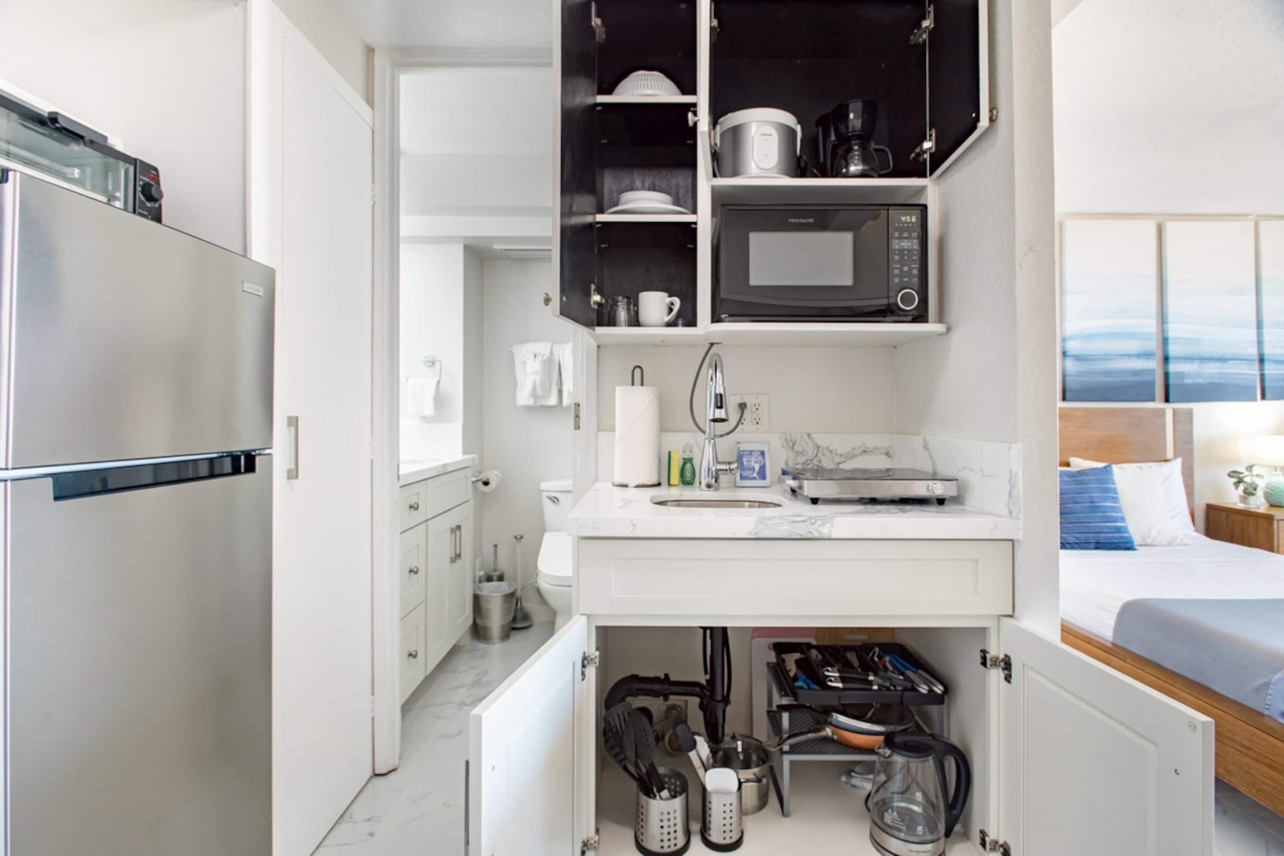 Condo in Honolulu · ★4.58 · 1 bedroom · 2 beds · No bathroom - Image 4