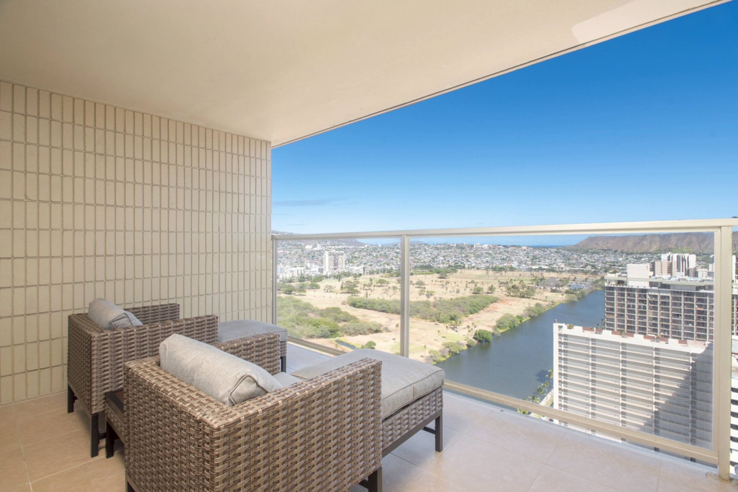 Condo in Honolulu · ★4.58 · 1 bedroom · 2 beds · No bathroom - Image 14