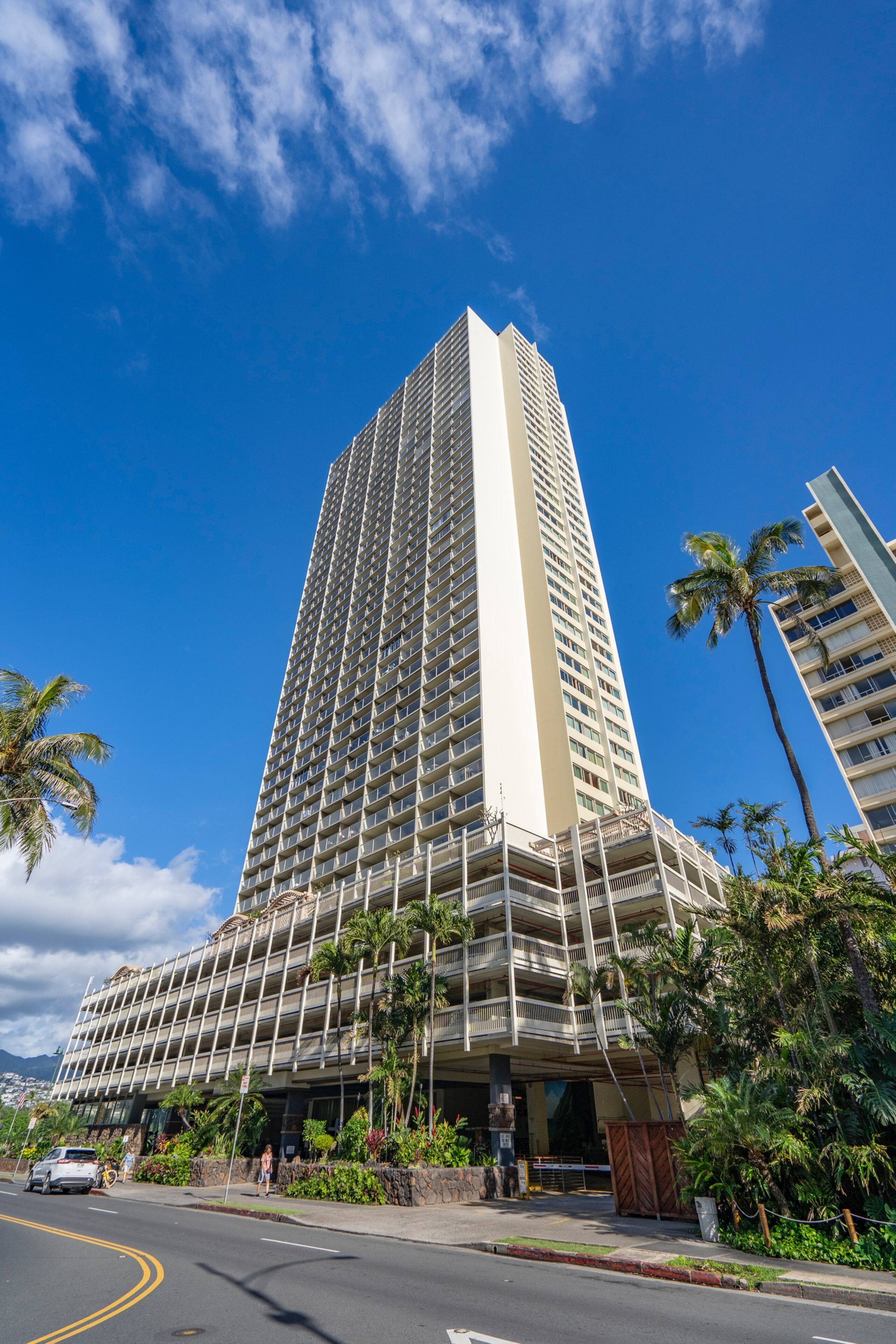 Condo in Honolulu · ★4.58 · 1 bedroom · 2 beds · No bathroom - Image 11