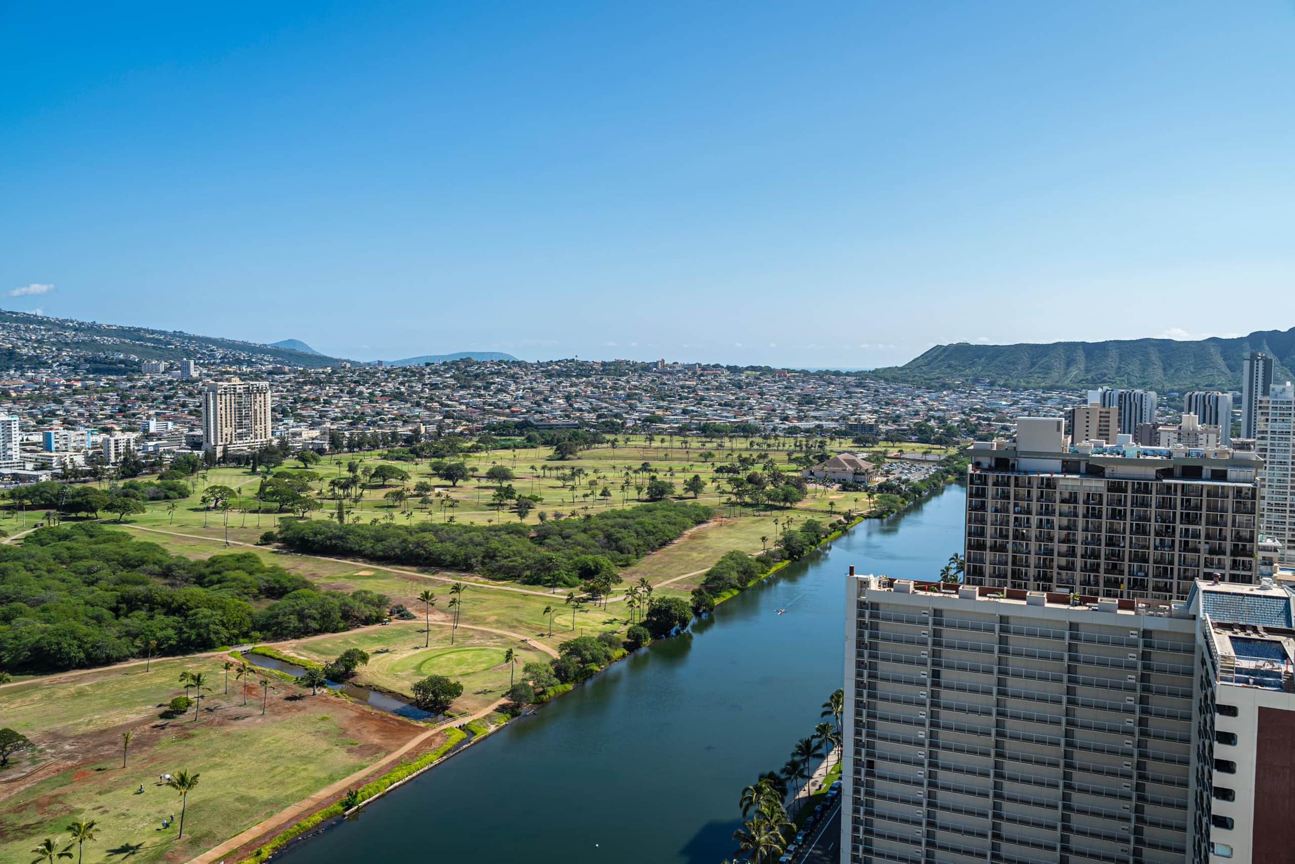 Condo in Honolulu · ★4.58 · 1 bedroom · 2 beds · No bathroom - Image 15