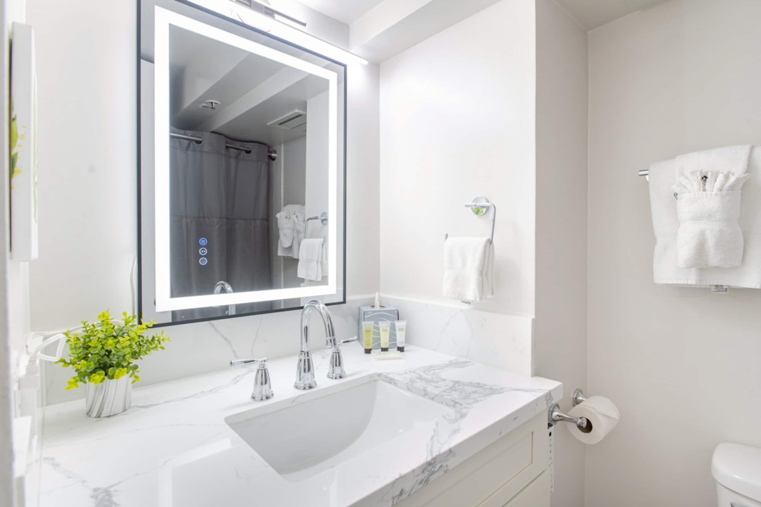 Condo in Honolulu · ★4.58 · 1 bedroom · 2 beds · No bathroom - Image 3