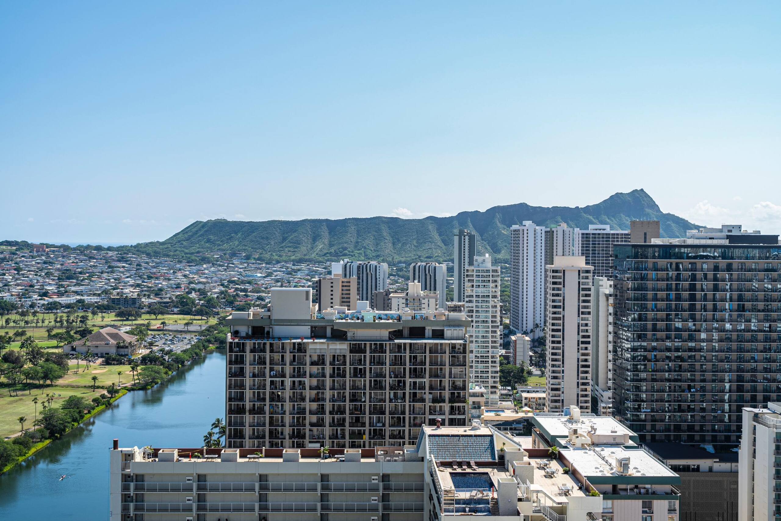 Condo in Honolulu · ★4.58 · 1 bedroom · 2 beds · No bathroom - Image 10