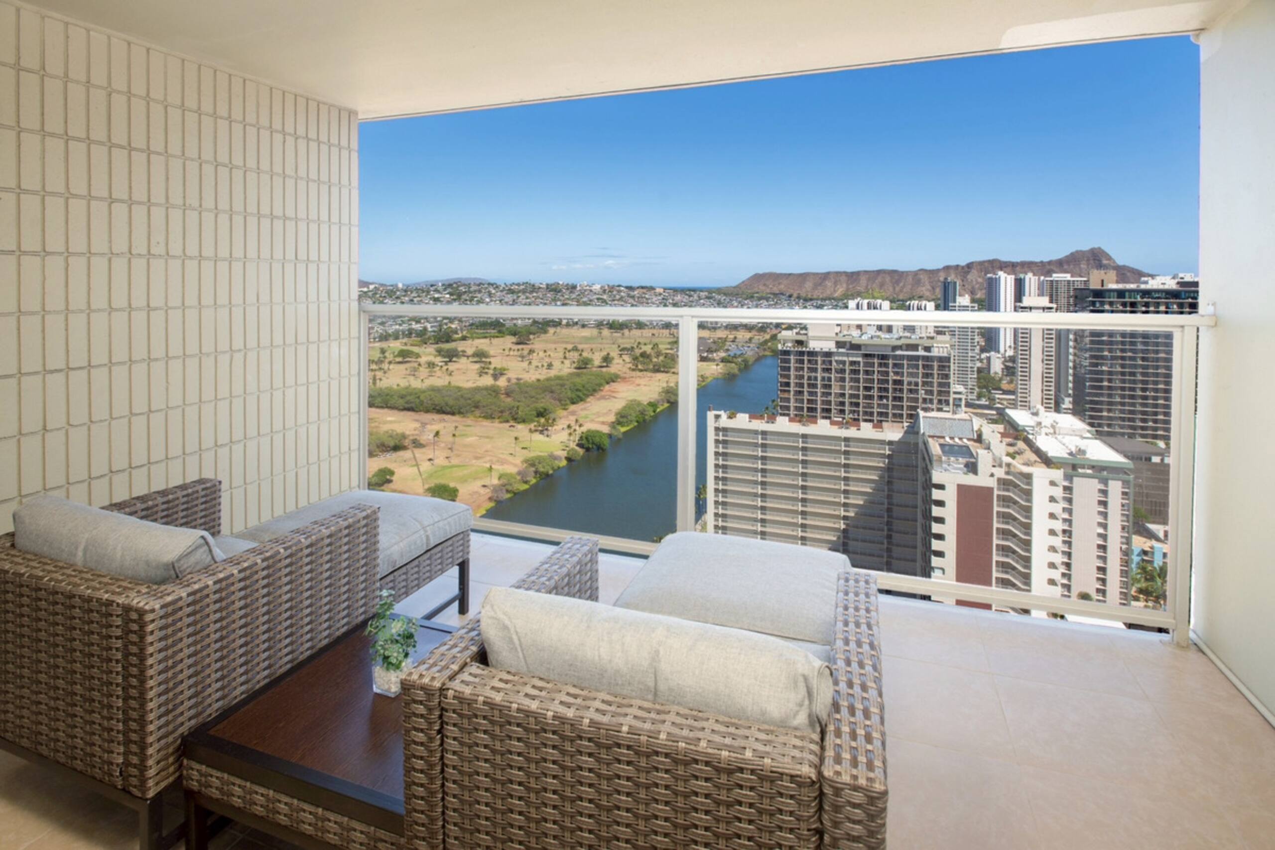 Condo in Honolulu · ★4.58 · 1 bedroom · 2 beds · No bathroom - Image 13