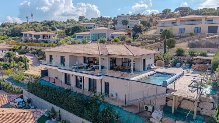 Villa Hauteur De La Ville Avec Piscine Et Vue Mer - Corsica