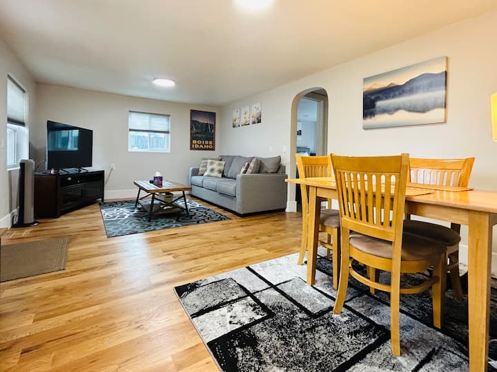 Pamje e planit të dyshemesë së hapur nga kuzhina