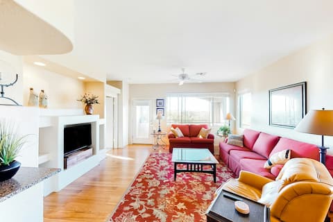 Serene 2BR Mountainview 2nd-Floor | Balcony