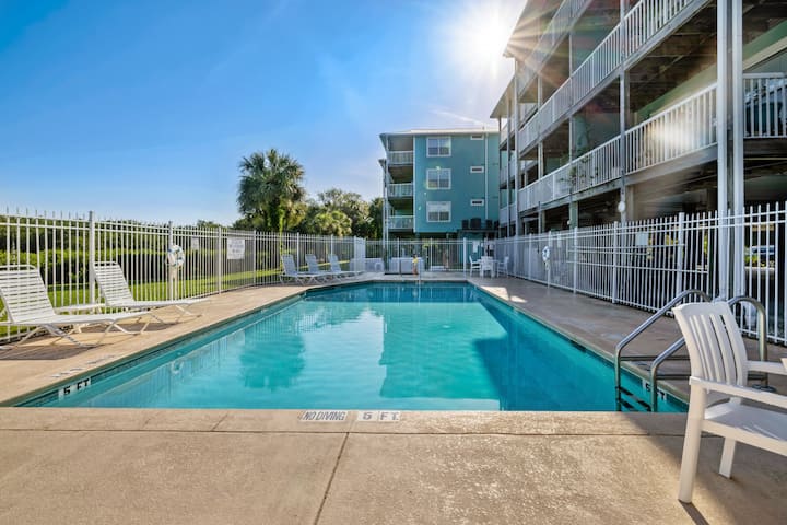 Skimmer C201 Nl: Nature Views - Cedar Key, FL