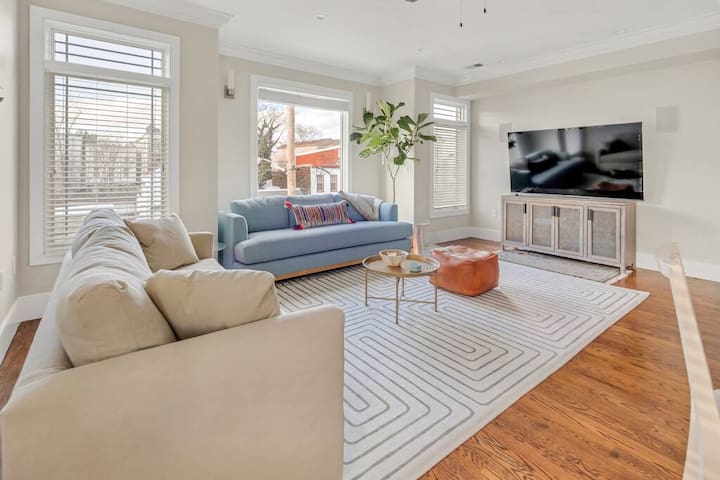 SkyHouse JC – New 3BR Apt w/ Rooftop and Parking