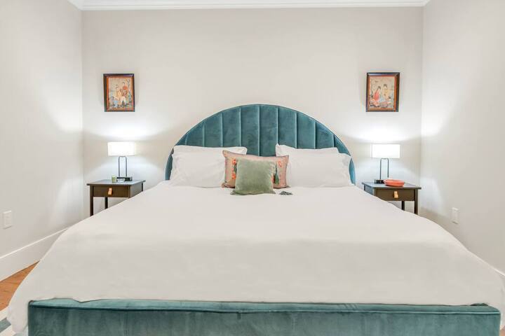 SkyHouse JC – New 3BR Apt w/ Rooftop and Parking gallery image 5