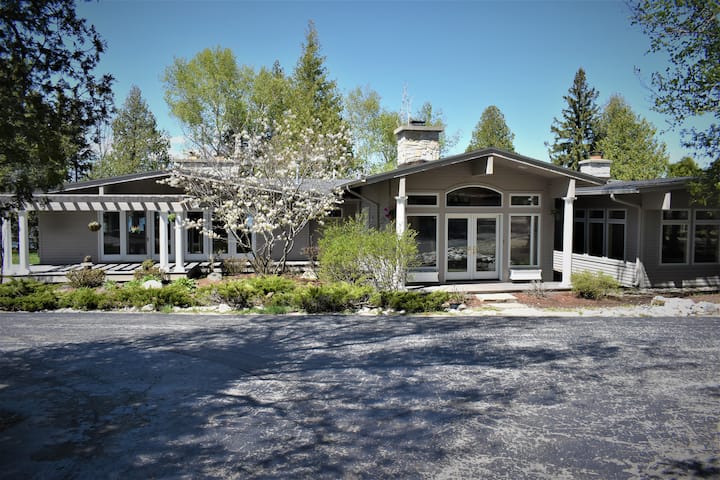Drummond Island Vacation Homes- Some Point North