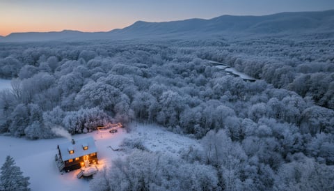 Luxe Log Cabin, Mountain Views, HotTub, Secluded