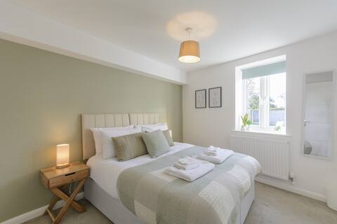 Atcham - Luxury Two Bedroom Two Bathroom Apartment