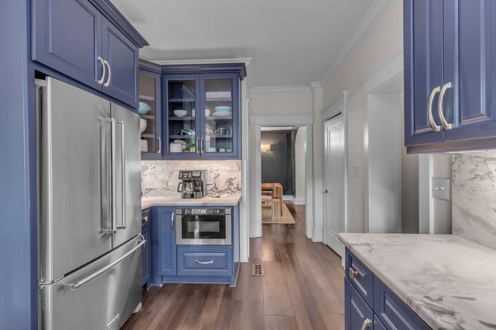 9 Bedroom 7 1/2 Bath 5000 square feet (15 beds) gallery image 4