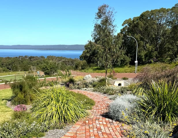 Kwoorabup Views: Luxury home with inlet views gallery image 2