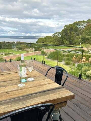 Kwoorabup Views: Luxury home with inlet views gallery image 5