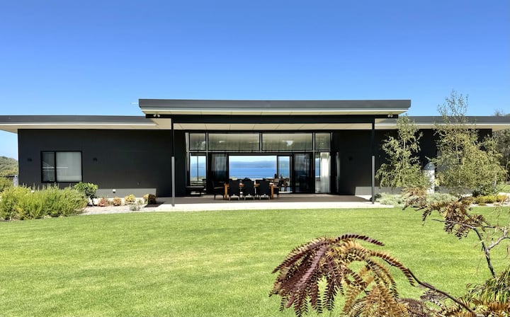 Kwoorabup Views: luxury, inlet view, studio, 12bed