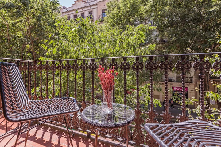 Rocafort | Design 4BR Apt. in the city center gallery image 3