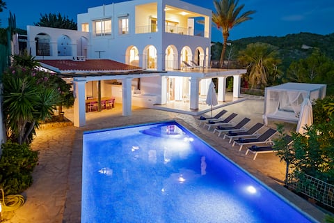 Villa near San Antonio, sleeps 18