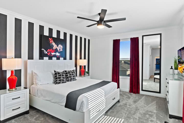 Micky Themed Bedroom of the Townhouse in Davenport Florida - Doživite savršen spoj stila i udobnosti - Pažljivo uređena spavaća soba - Smart TV i Netflix