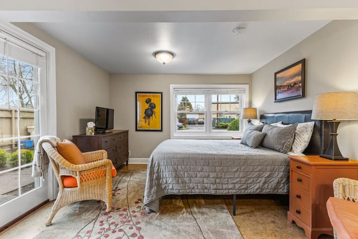 2 - web - or - mls -731 SW Elm St 2