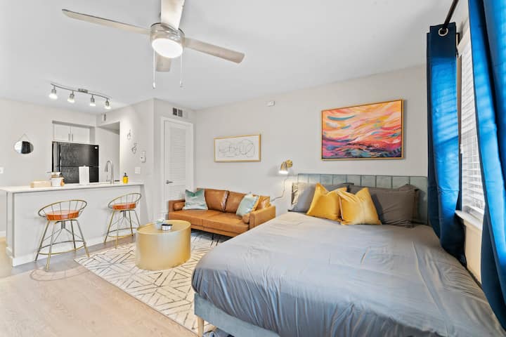 Charming Studio Close To Downtown And Domain - Austin, TX