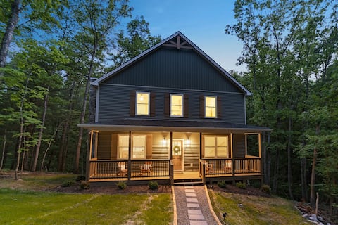Shenandoah Resort Holiday: 2 King Suites~Ski~Hike