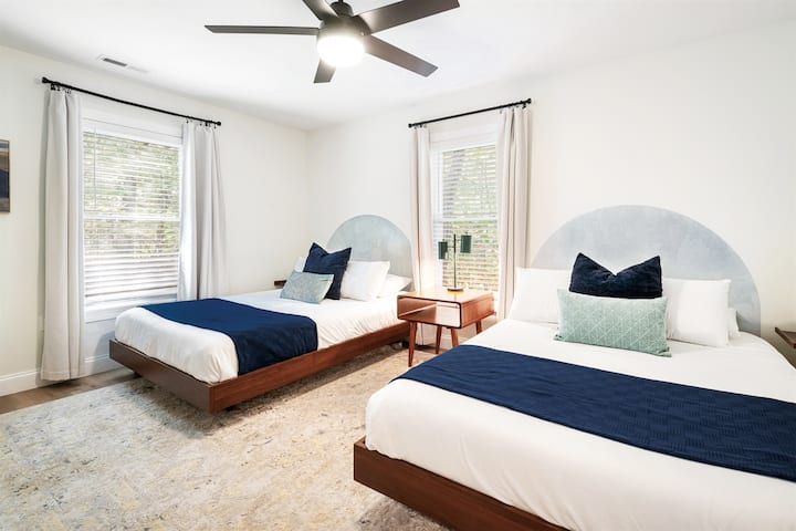 غرفة نوم كوين وكوين مع حمام القاعة