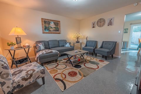 Near Hiking & Water Parks!*Wi-Fi*Fireplace*Patio*