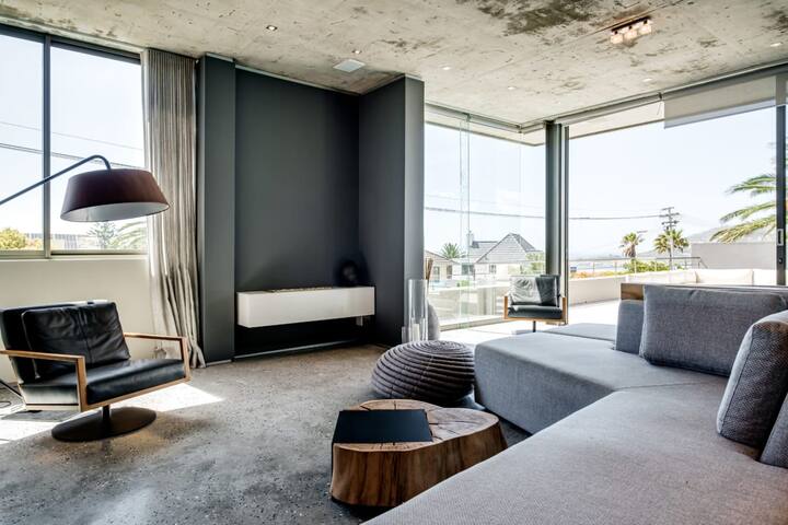 Exquisite Modern Camps Bay Villa (Hove Villa) gallery image 2