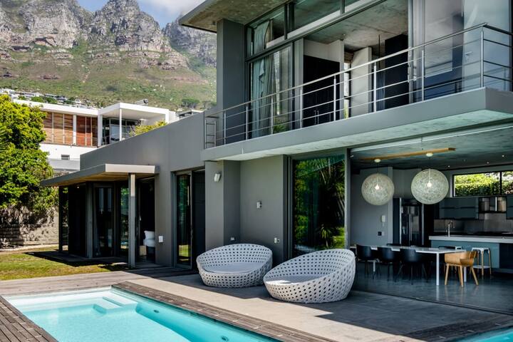 Exquisite Modern Camps Bay Villa (Hove Villa)