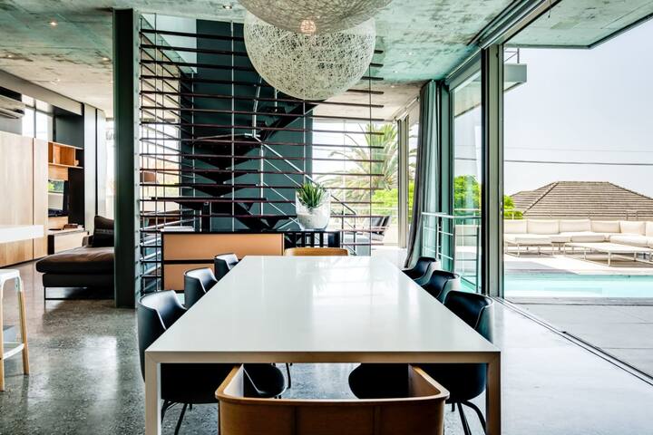 Exquisite Modern Camps Bay Villa (Hove Villa) gallery image 4