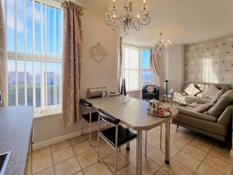 Popular Airbnb listing: Luxury 2 Bed Apartment, Beach Front with Sea View in Fleetwood