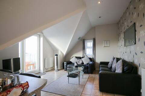 Penthouse!  Luxury 2 Bed Suite With Sea View