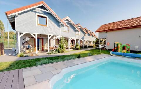 Nice home in Karwia with kitchen
