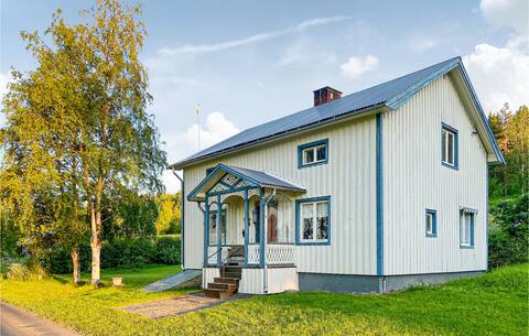 Gorgeous home in Strömsund with kitchen