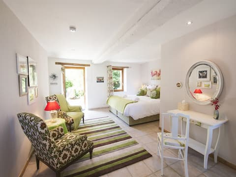 Room in the countryside, breakfast included