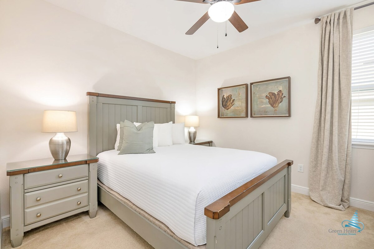 Dormitorio 4 con cama tamaño queen, baño privado y escritorio