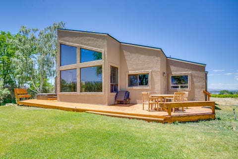 Hot Tub, Wineries, Mtn Views: Palisade Home!